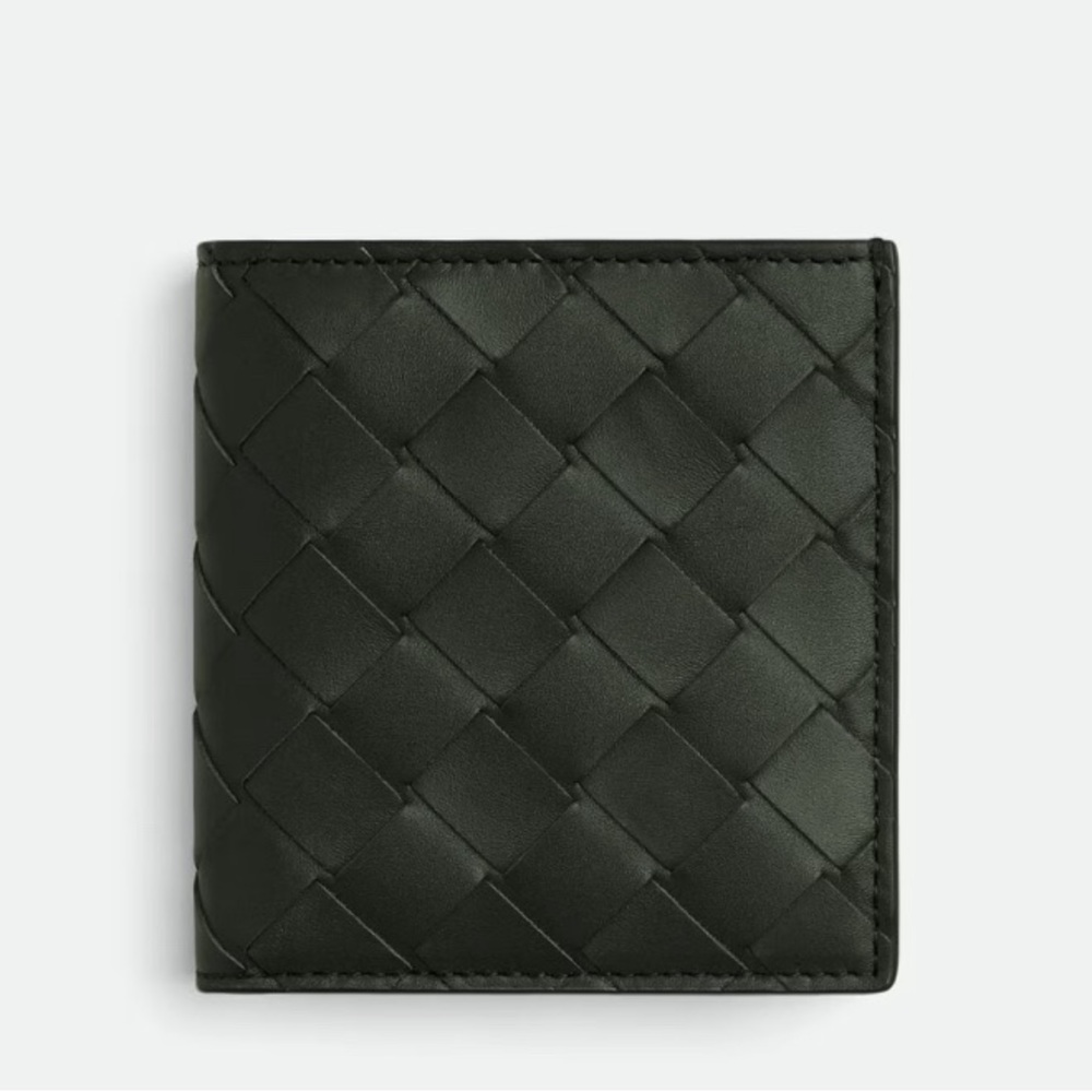 SOLD!!! BOTTEGA VENETA 6 card slot with bill fold wallet. Italian calf skin.